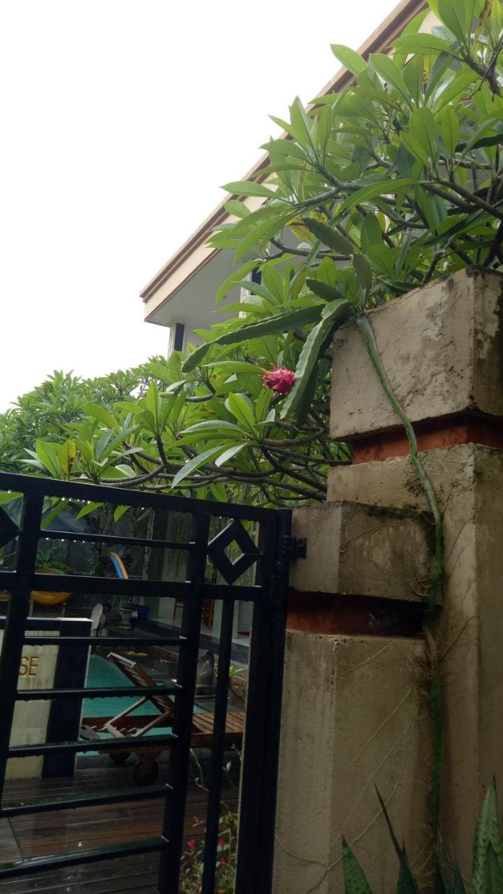 Pujihouse One Appartement Legian Buitenkant foto